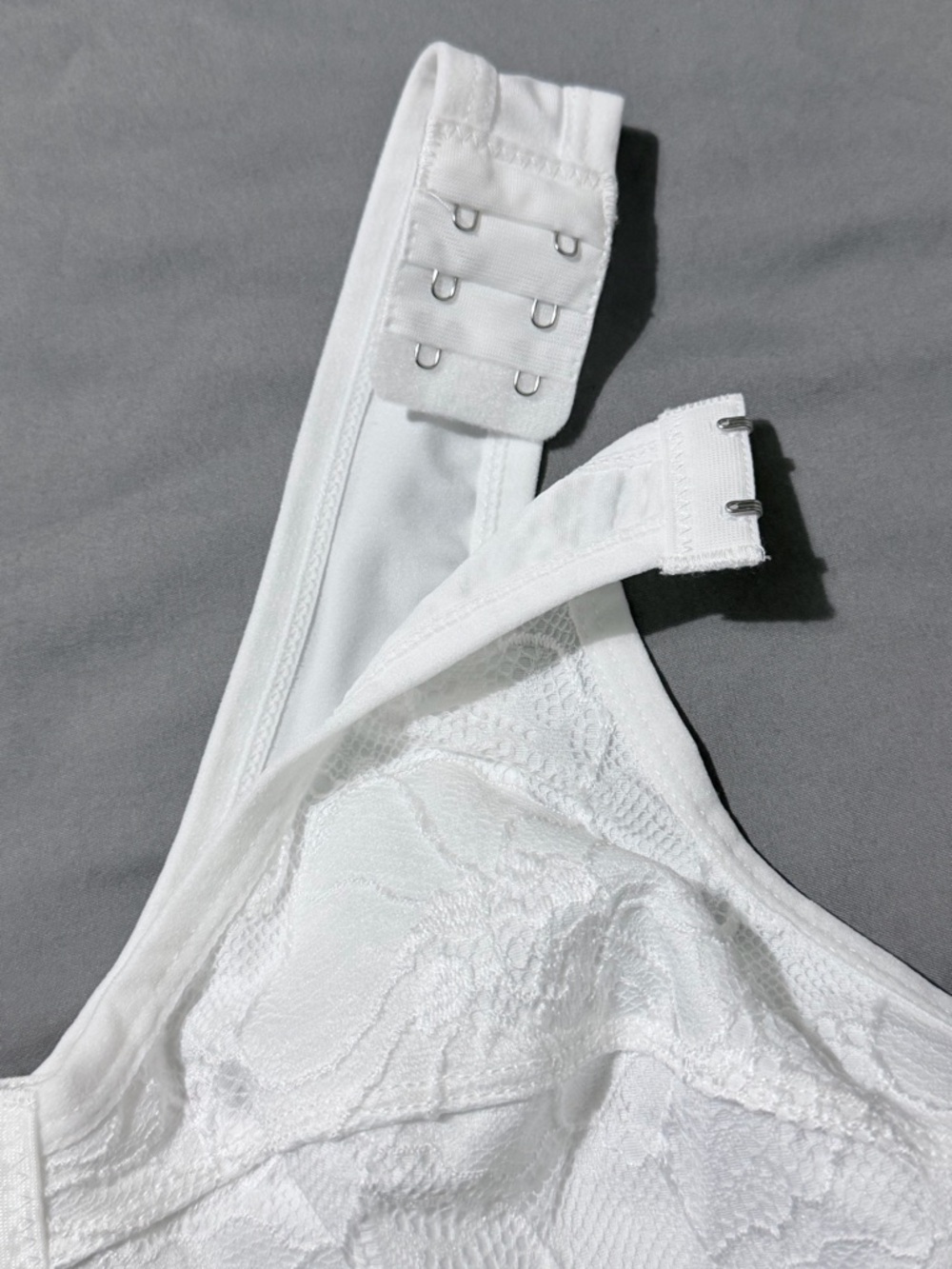 NEW Front-Close Lace Soft Support Bra - White - Picture 8 of 9